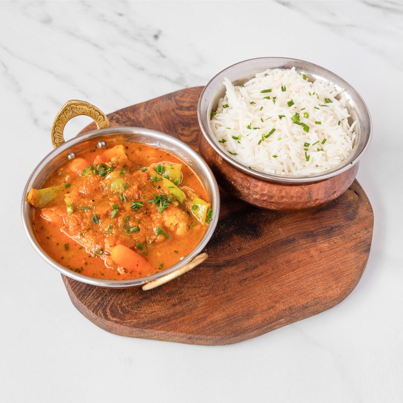 Gemüse Curry in der Kupferschale mit Reis