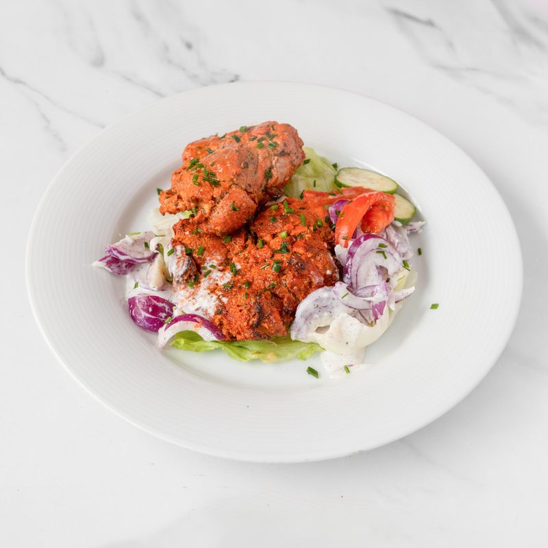 Murg Tandoori – marinierte Hühnerkeule auf Salat